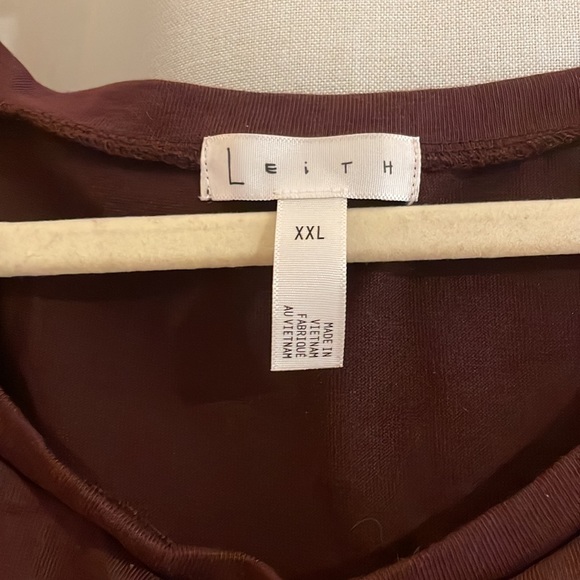 Knee length marón knit dress. - Picture 4 of 4